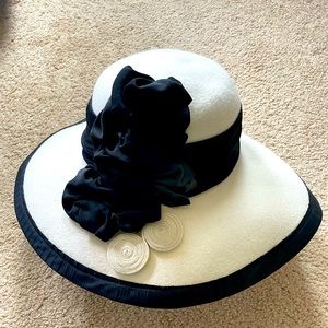 1920’s Euro style Carmel Hat company Cream/Black Felt hat with rouched ribbon.